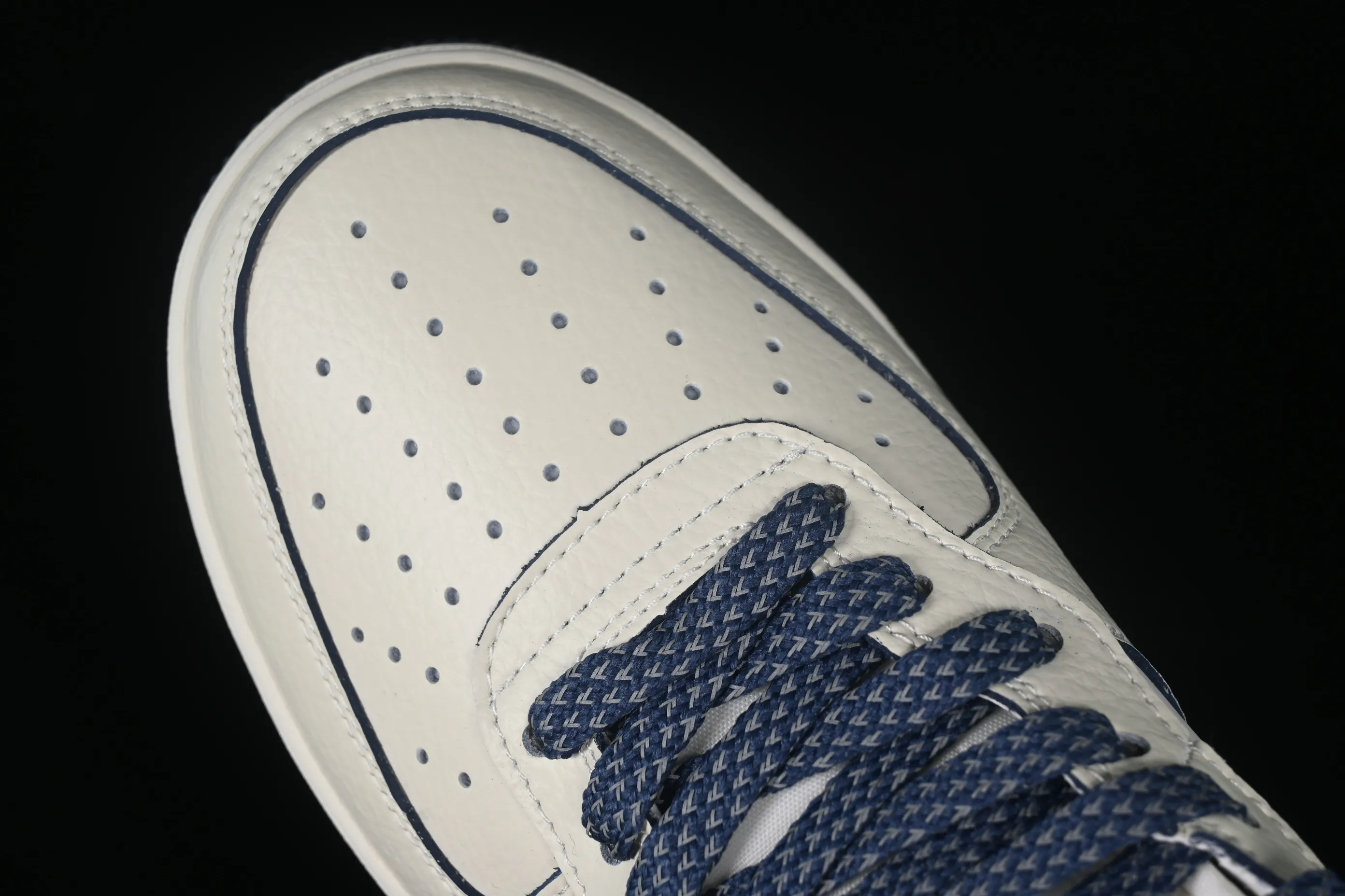 All categories Nk Air Force 1 Air Force series Nk Air Force 1 Mid Air Force mid-top Nk Air Force 1'07 Mid dark blue pearlescent small hook Air Force One mid-top casual sneakers SG2356-801
